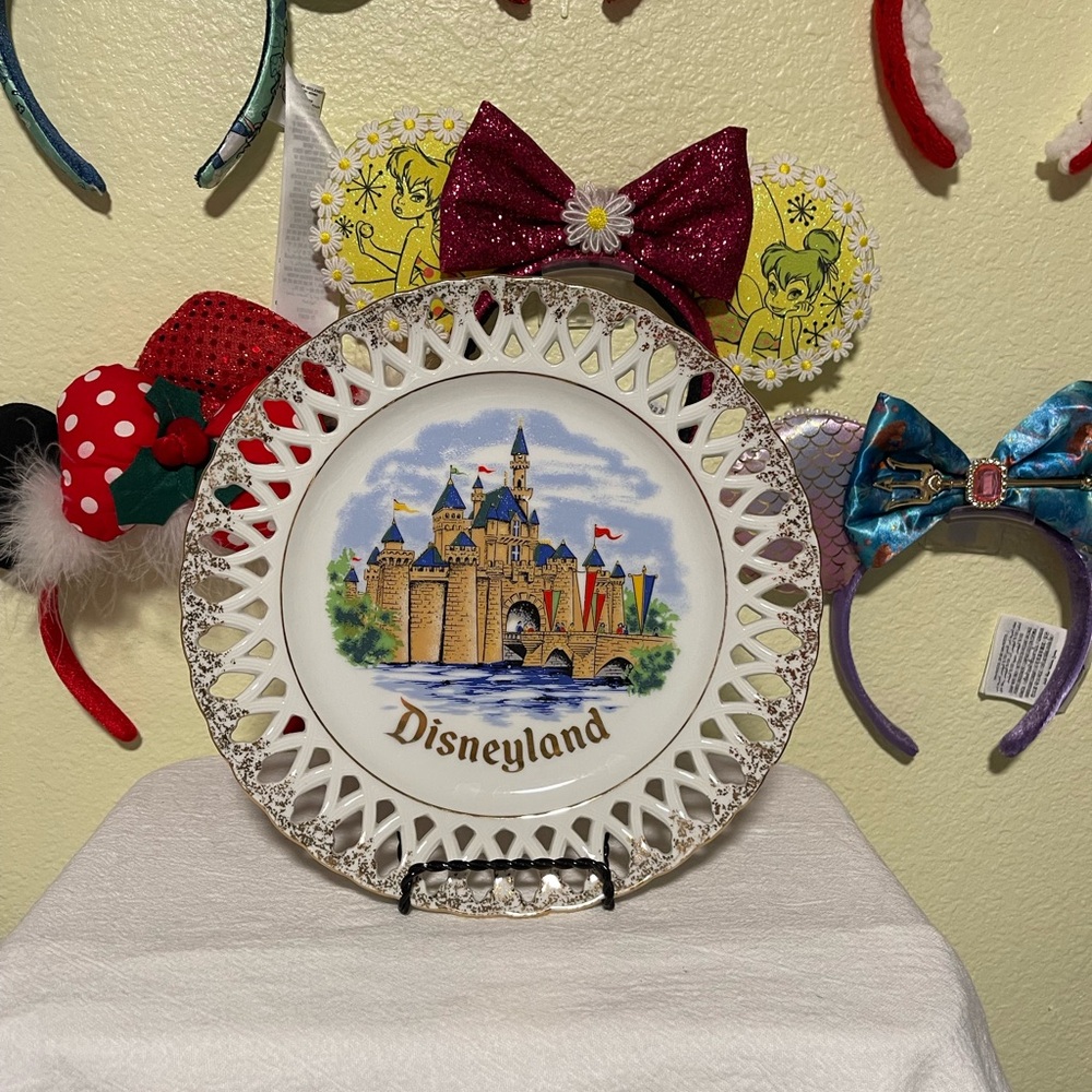 Vintage Disney Sleeping Beauty Decorative Lace Plate 1970s - Picture 4 of 4